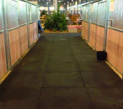 Badi_farm_tappeti_gomma_pavimenti_box_cuccia_cavallo_cane_lastra_allevamento_vulcanizzata_scuderia_stalla