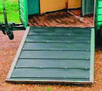 Badi_farm_tappeti_gomma_pavimenti_box_cuccia_cavallo_cane_lastra_allevamento_vulcanizzata_scuderia_stalla