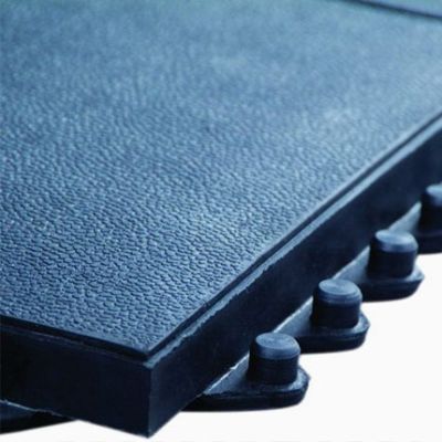 Badi_farm_tappeti_gomma_pavimenti_box_cuccia_cavallo_cane_lastra_allevamento_vulcanizzata_scuderia_stalla