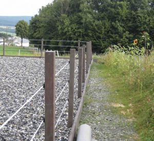 paletto quadrato plastica riciclata.jpg