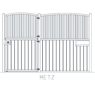 Badi_Farm_scuderia_tondino_cavalli_box_stalla_finestra_porta_frontale_parete_fattoria_legno_pino_PVC_paddock_scuderie_allevamento_ippodromo_equitazione