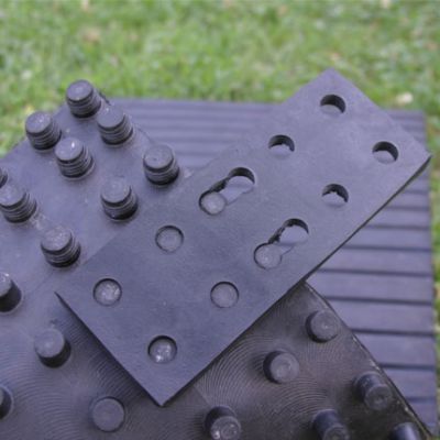 Badi_farm_tappeti_gomma_pavimenti_box_cuccia_cavallo_cane_lastra_allevamento_vulcanizzata_scuderia_stalla